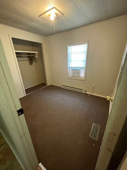 Building Photo - 718 Lynette Ave