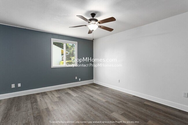 Building Photo - Charming Oregon City Home on 1/2 Acre - Fully Fenced Yard!