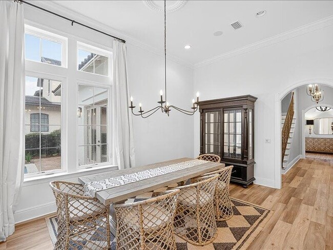 Building Photo - 3161 Club Dr