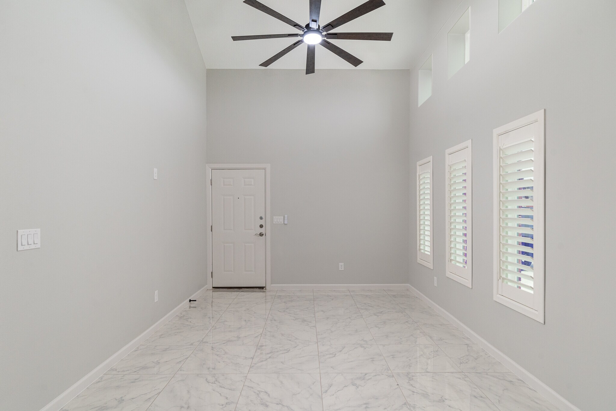 Building Photo - 1007 Hidden Hills St