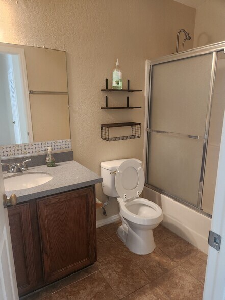 Building Photo - 1208 Roswell Ave