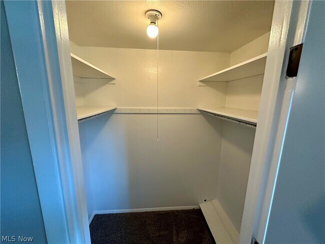 Building Photo - 676 S Shore Ct