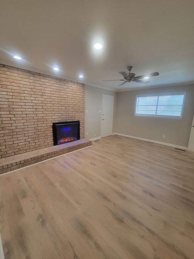 Building Photo - Make Midtown living your own!