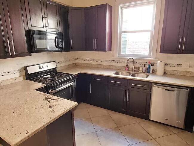 Building Photo - 4233 N Central Park Ave