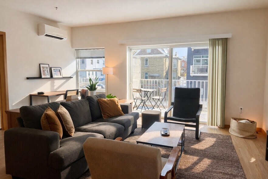 Building Photo - 1640 N Water St