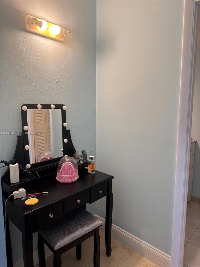 Building Photo - 3545 NE 166th St