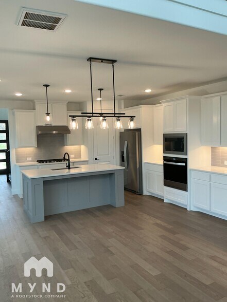 Building Photo - 15518 Kestrel Mews