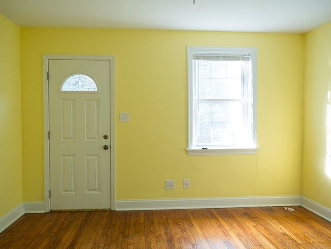 Building Photo - 8007 Garland Ave