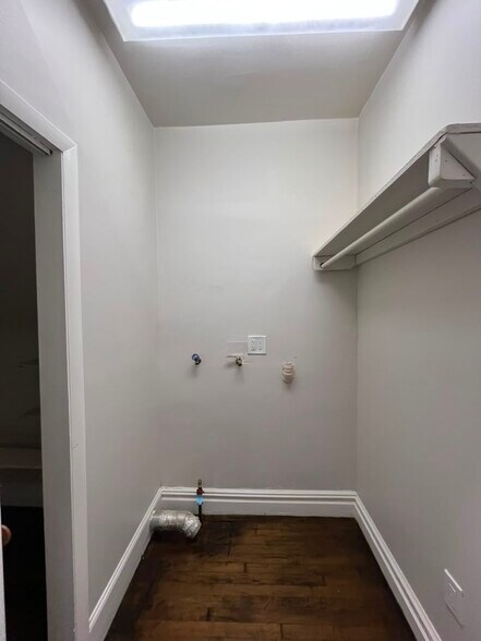Building Photo - 735 Avenue C