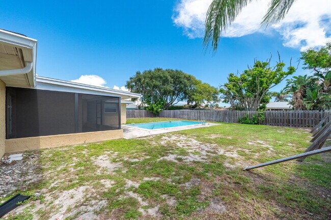 Building Photo - 4 bedroom, 2 bathroom Beachside, Pool Home!