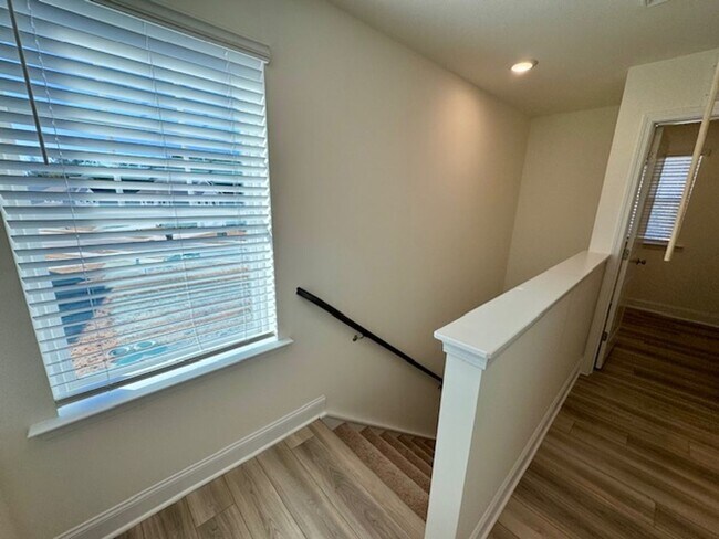 Building Photo - The Grove at Neill's Pointe