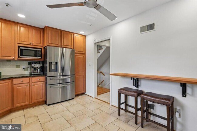 Building Photo - 10931 Wickshire Way