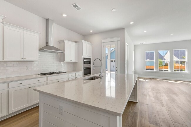 Building Photo - "Resort-Style Living Begins Right at Your ...