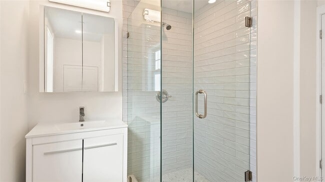 Building Photo - 33 Devoe St