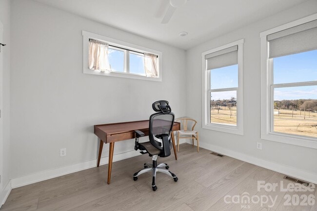 Building Photo - 1925 Dunavant St