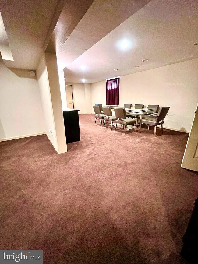 Building Photo - 754 Mechanic St