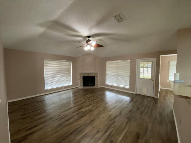Building Photo - 511 Battlecreek Ln