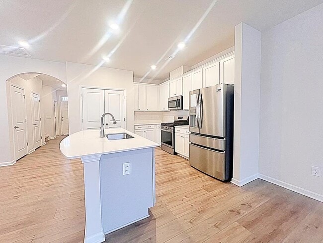 Building Photo - 211 Stellate Pl