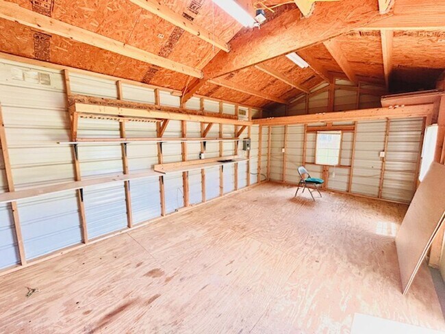 Building Photo - MOVE IN SPECIAL- $300 Off First Month's Rent-MOVE IN READY BRICK HOME!