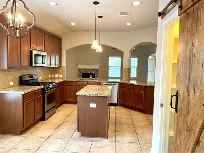 Building Photo - 4235 Fairmeadow Dr