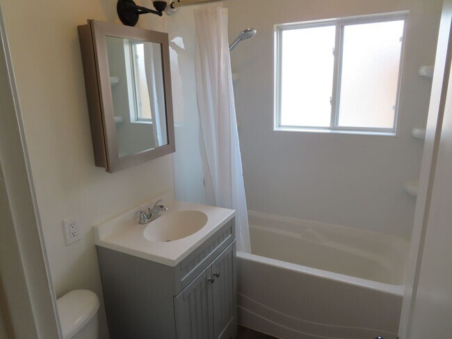 Building Photo - Renovated Two Bedroom Apartment in La Mesa