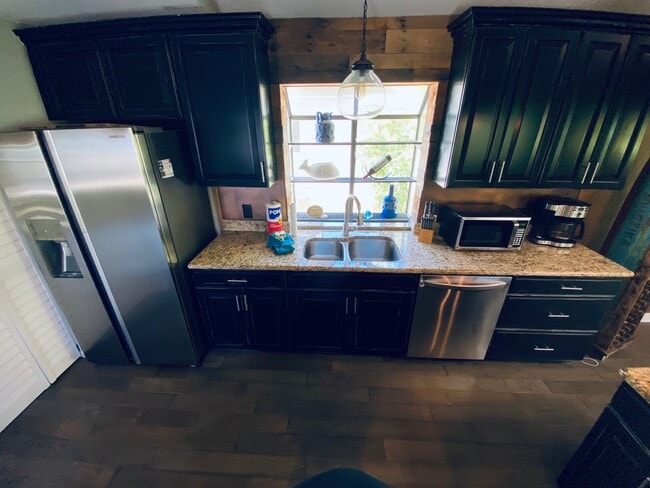 Building Photo - 3401 E Debazan Ave