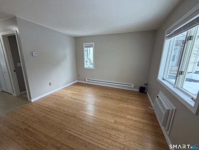 Building Photo - 21 Oak Ave Ext