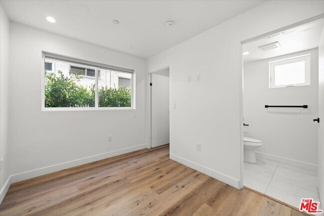 Building Photo - 841 N McCadden Pl