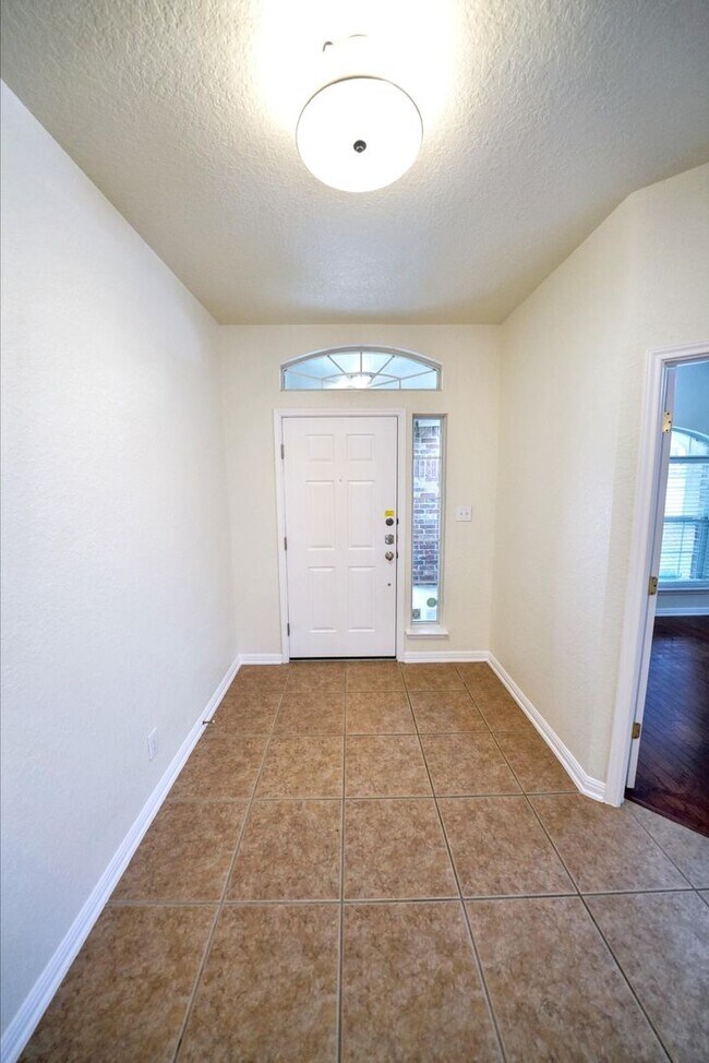 Building Photo - Stunning  Home in the Highly Sought-After ...