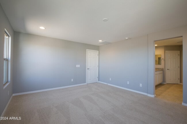 Building Photo - 8956 W Luke Ave