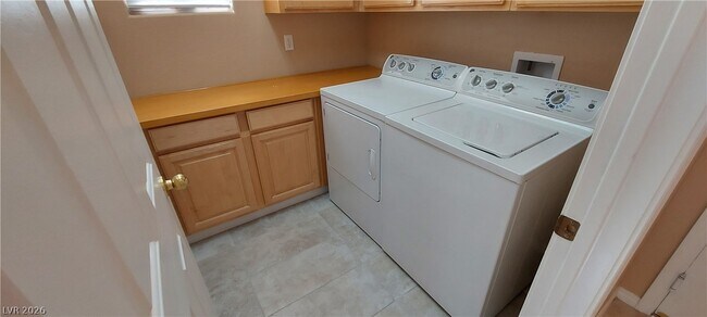 Building Photo - 8917 Picket Fence Ave