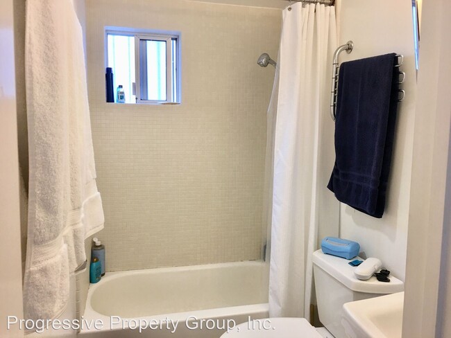 Building Photo - 348 Hyde St