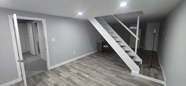 Building Photo - 103 Orono St