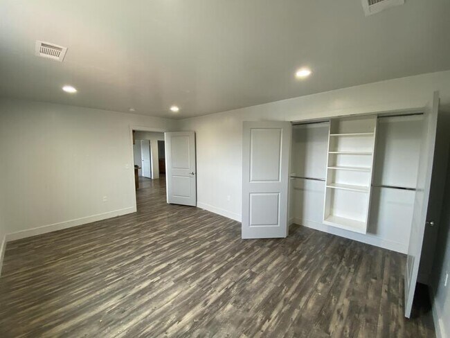 Building Photo - 705N US-191