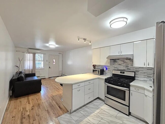 Building Photo - 8620 Bay 16th St