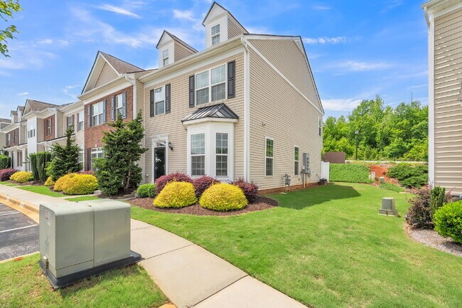 Building Photo - Luxury 3BR/2.5BA Townhome in Riverside Area with Modern Upgrades $1,850/mo rent