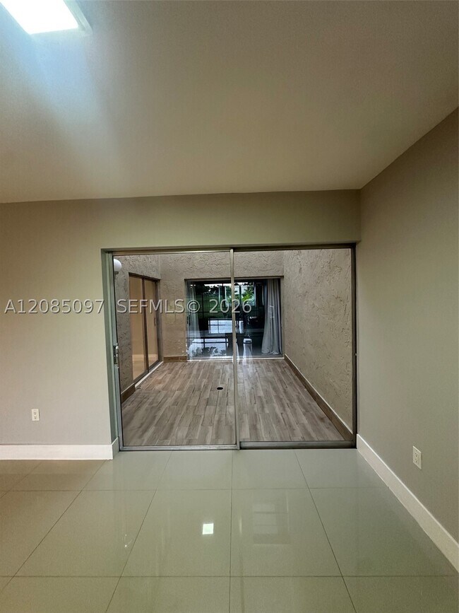 Building Photo - 14357 Kendale Lakes Dr