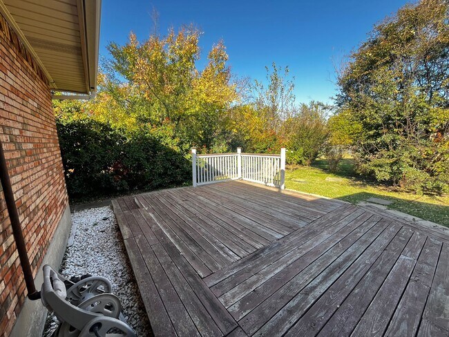 Building Photo - 4807 NW Cheyenne Ave