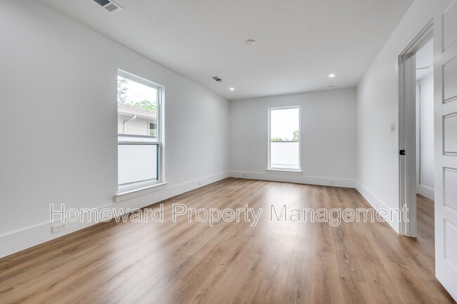 Building Photo - 2343 Hondo Ave