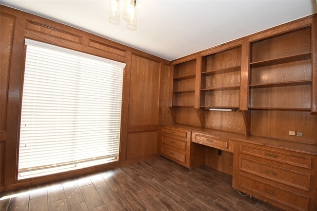 Building Photo - 1330 Westgreen Blvd