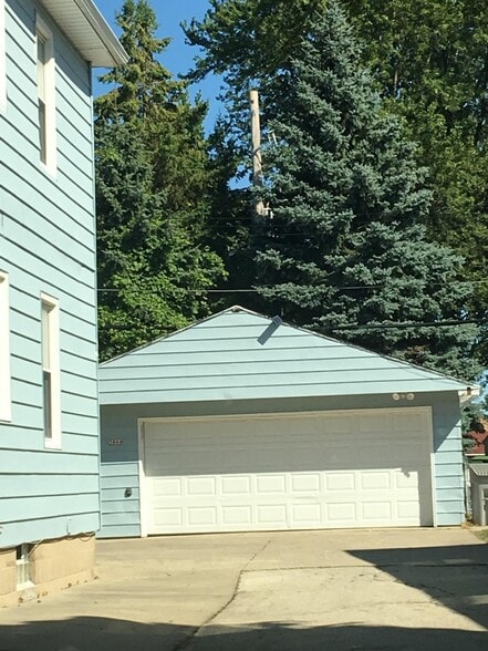 Building Photo - 3846 S 48th St