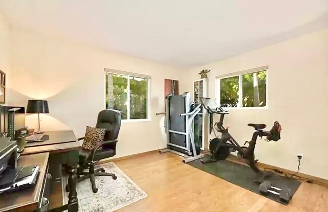 Building Photo - Amazing Location & Sprawling Country Livin...