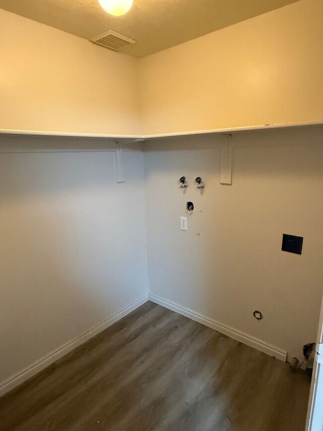 Building Photo - Beautiful North Ogden Town home for Rent