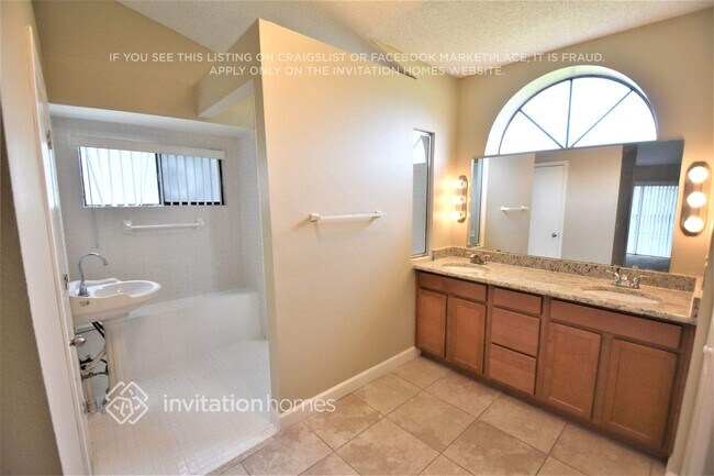 Building Photo - 277 Satinwood Cir