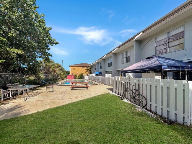 Building Photo - 1123 SW 48th Terrace