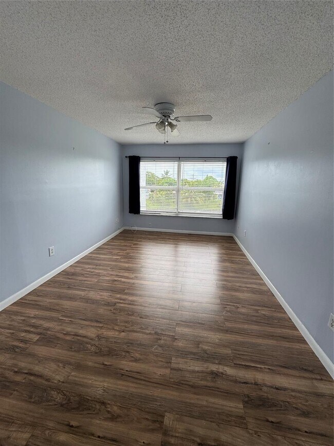 Building Photo - 6550 Royal Palm Blvd