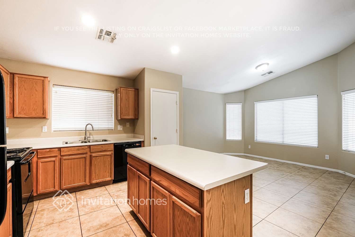 Building Photo - 9129 W MacKenzie Dr