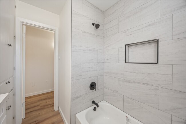 Building Photo - 5942 Ridgeway Dr