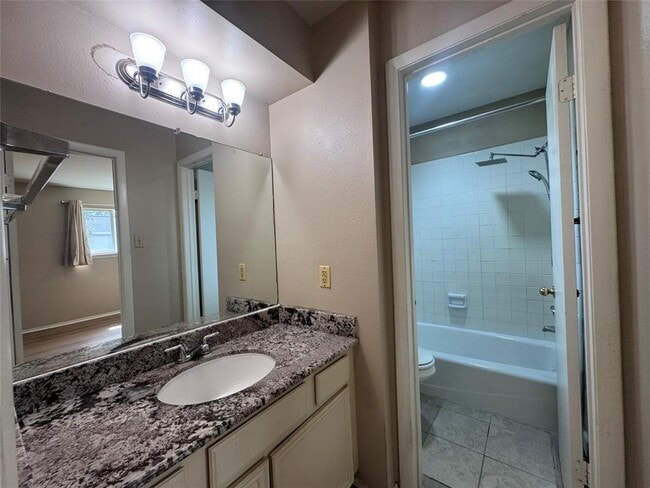 Building Photo - 10810 Sugar Hill Dr