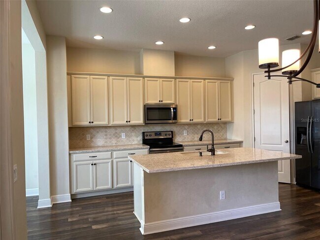 Building Photo - 1704 Lobelia Dr